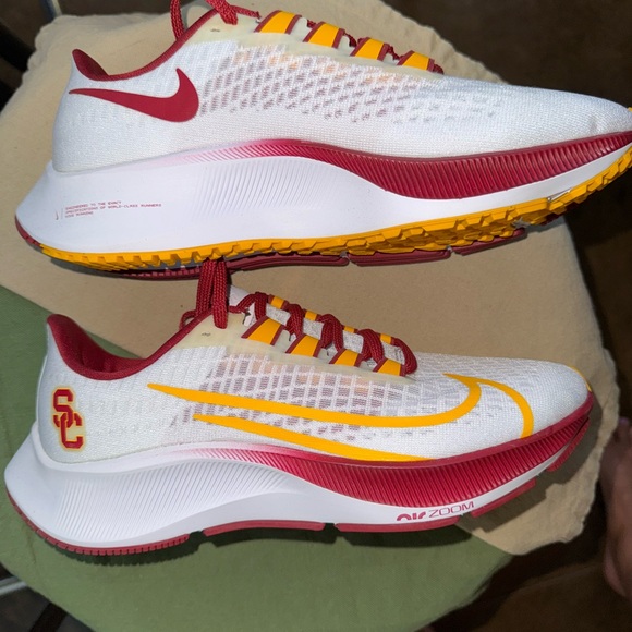 NEW! Nike Air Zoom Pegasus 37 USC-NWOT - Picture 3 of 15